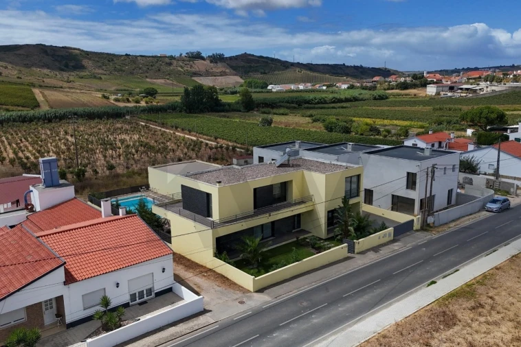 Moradia T4 para Venda em Santa Maria, São Pedro e Matacães Foto 6