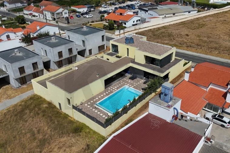 Moradia T4 para Venda em Santa Maria, São Pedro e Matacães Foto 9