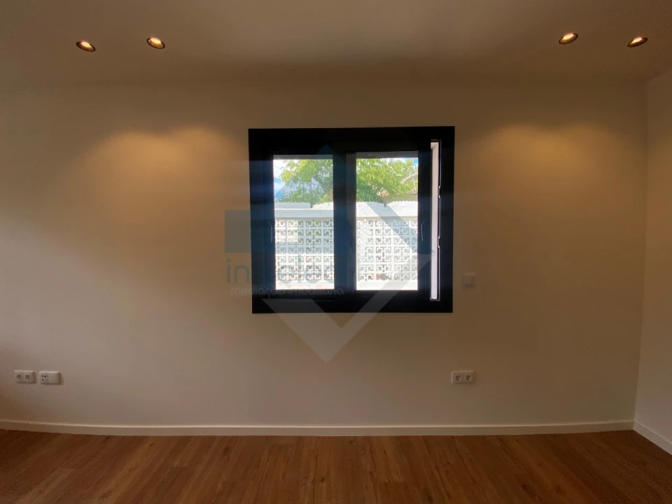 Moradia T3 para Venda em Loule (São Sebastião) Foto 8