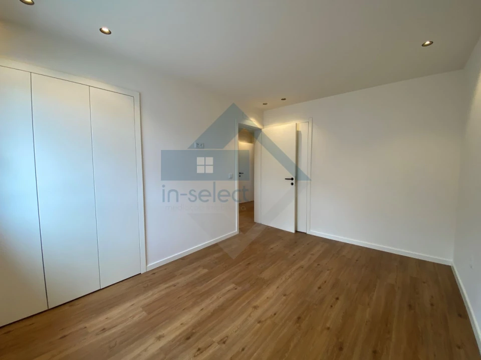 Moradia T3 para Venda em Loule (São Sebastião) Foto 18