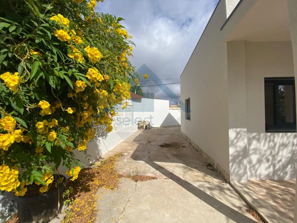 Moradia T3 para Venda em Loule (São Sebastião) Foto 23