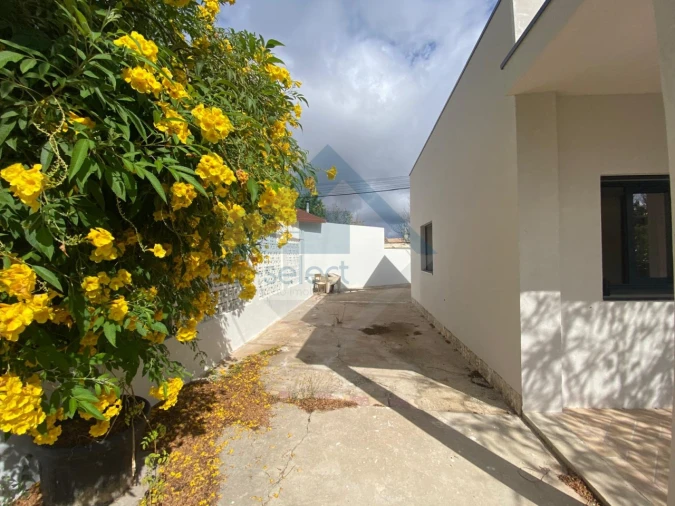 Moradia T3 para Venda em Loule (São Sebastião) Foto 23