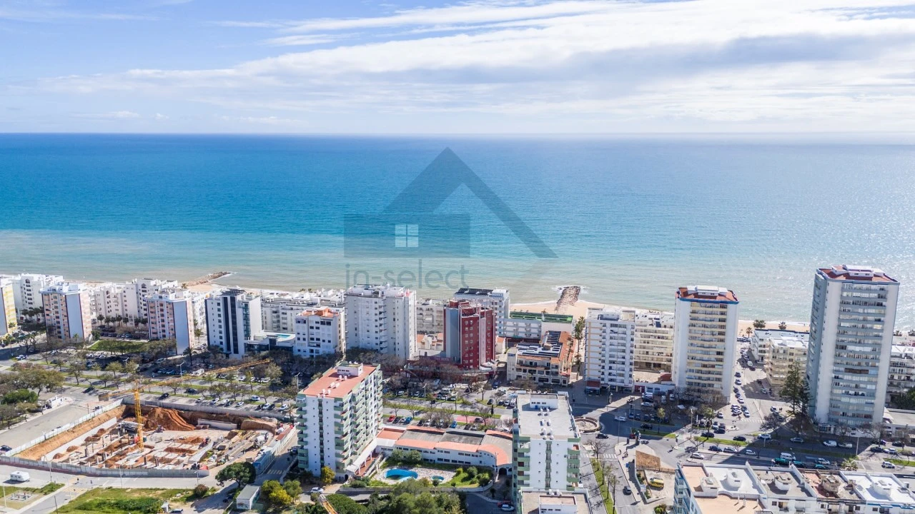 Apartamento T4 para Venda em Quarteira Foto 3