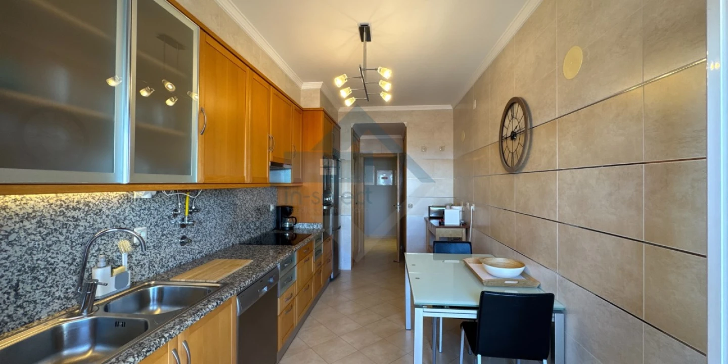 Apartamento T4 para Venda em Quarteira Foto 6