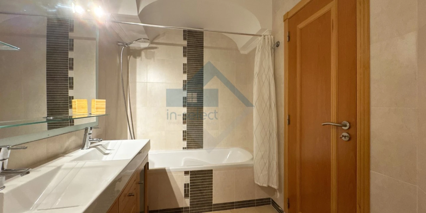 Apartamento T4 para Venda em Quarteira Foto 18