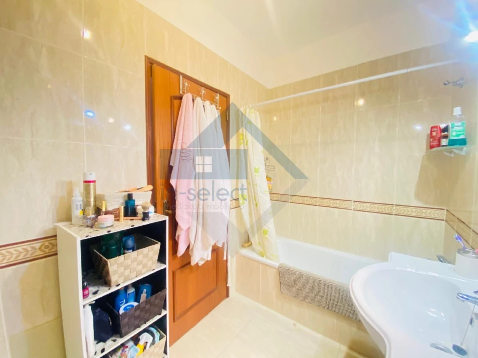 Apartamento T2 para Venda em Quarteira Foto 10