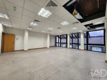 Loja para Venda em Pena, Quintã e Vila Cova