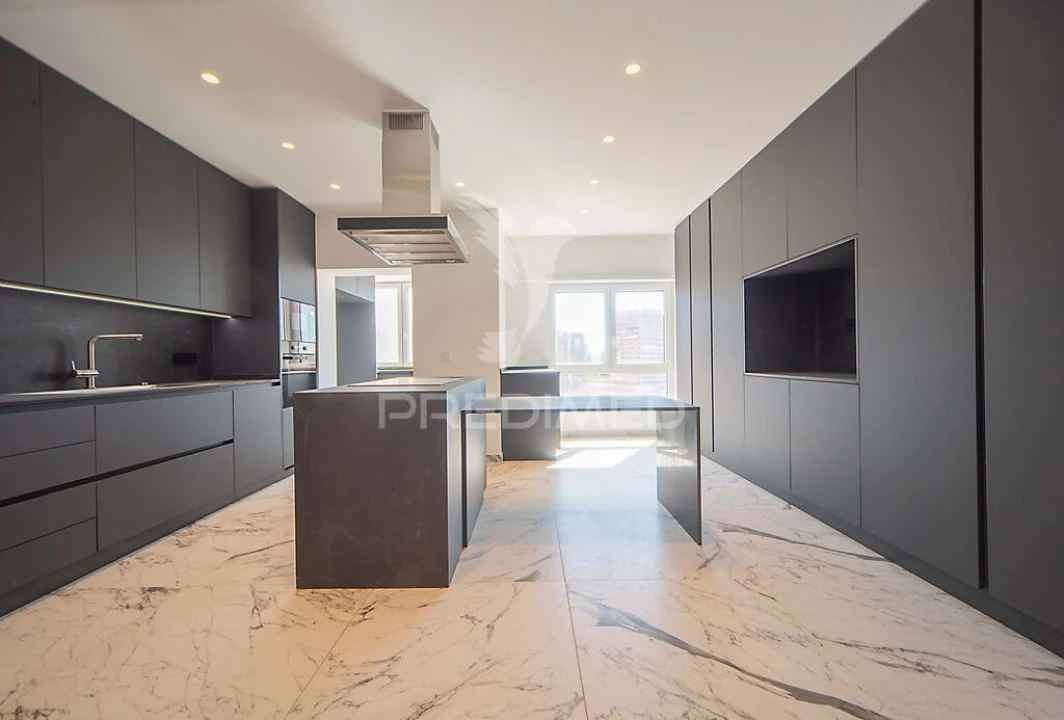 Apartamento T4 para Venda em São Domingos de Benfica Foto 1