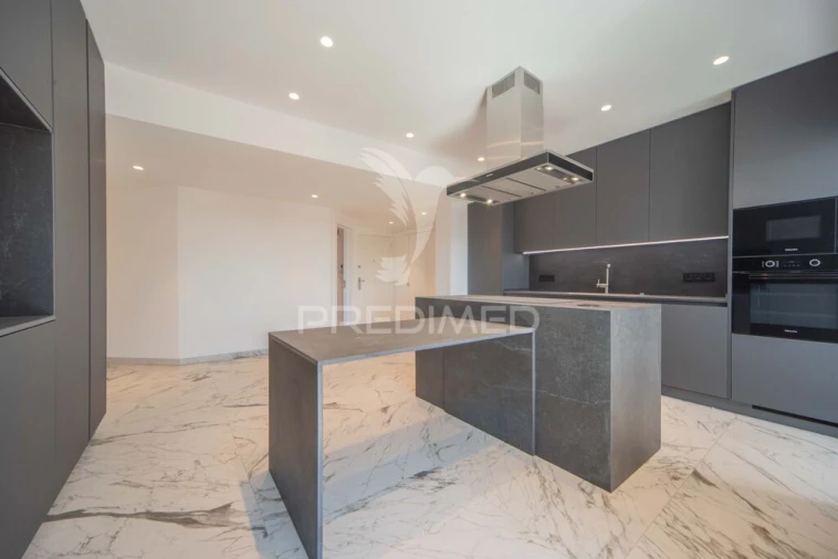 Apartamento T4 para Venda em São Domingos de Benfica Foto 3