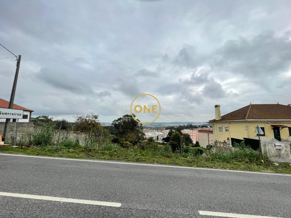 Terreno para Venda em Loures Foto 2