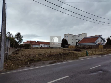 Terreno para Venda em Charneca de Caparica e Sobreda