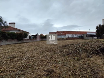 Terreno para Venda em Charneca de Caparica e Sobreda