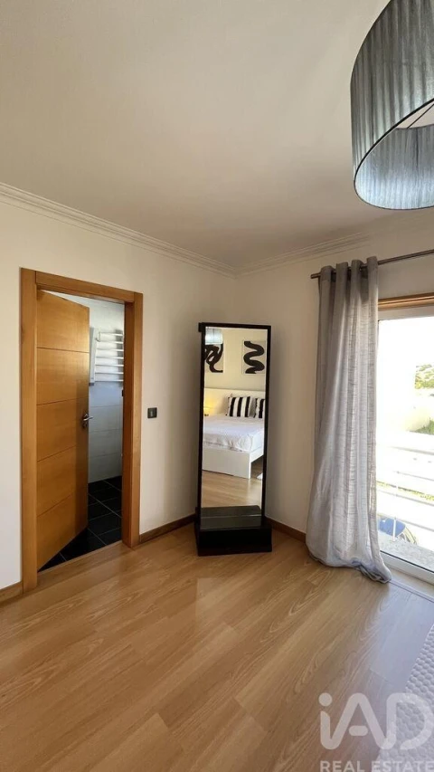 Moradia T5 para Venda em Atouguia da Baleia