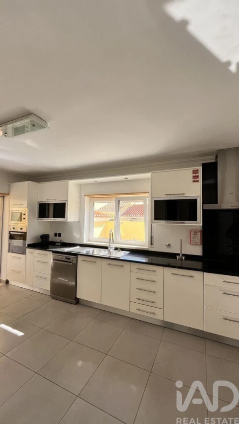 Moradia T5 para Venda em Atouguia da Baleia