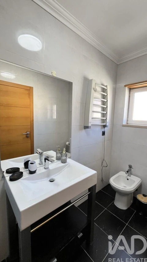 Moradia T5 para Venda em Atouguia da Baleia