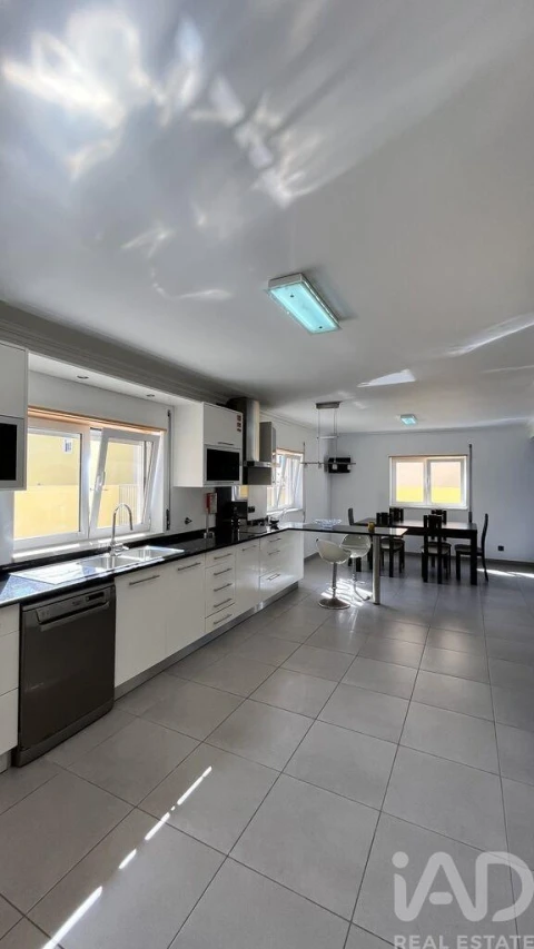 Moradia T5 para Venda em Atouguia da Baleia