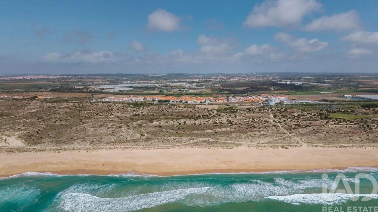 Moradia T5 para Venda em Atouguia da Baleia Foto 37