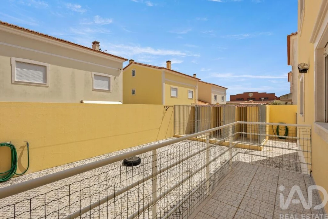 Moradia T5 para Venda em Atouguia da Baleia Foto 19