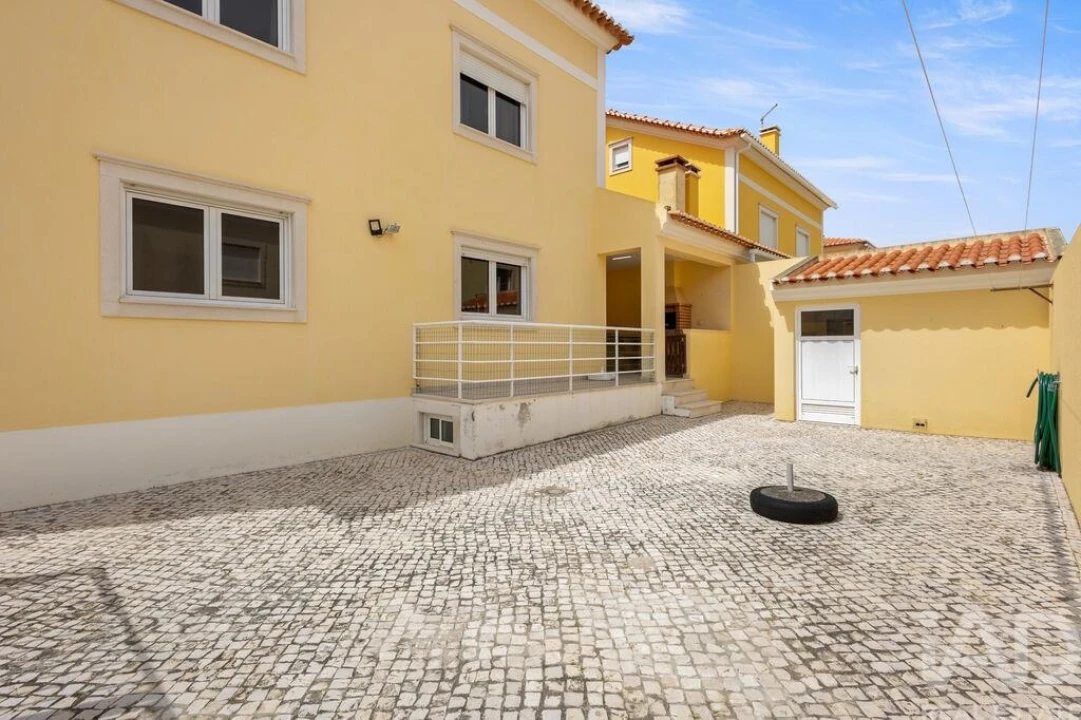 Moradia T5 para Venda em Atouguia da Baleia Foto 21