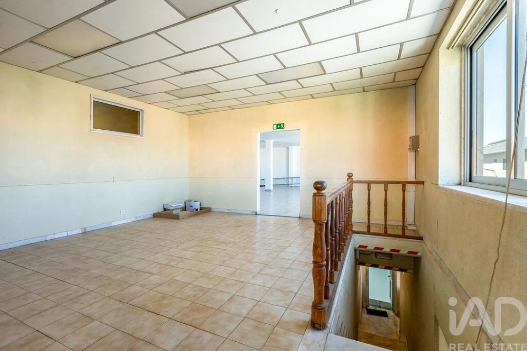 Loja para Venda em Casal de Cambra Foto 20