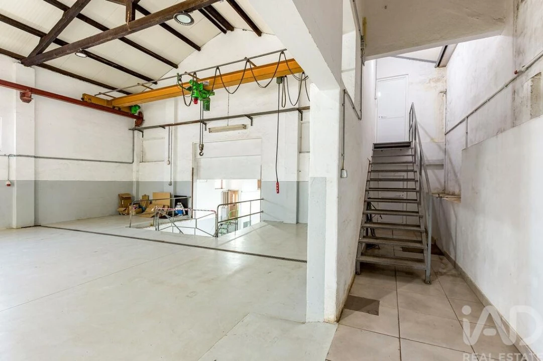 Loja para Venda em Casal de Cambra Foto 10