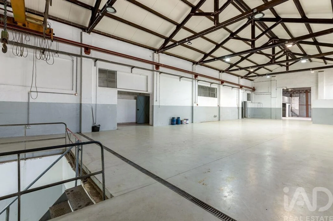 Loja para Venda em Casal de Cambra Foto 9