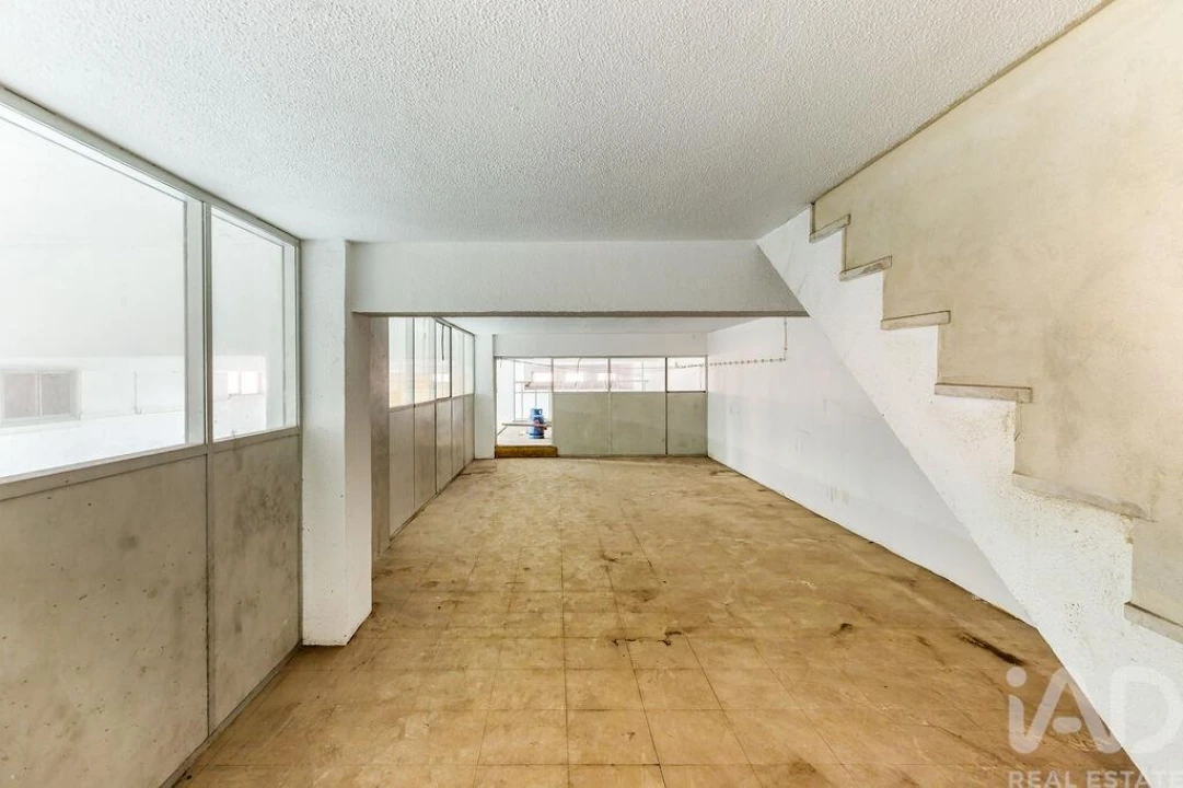 Loja para Venda em Casal de Cambra Foto 7