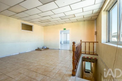 Loja para Venda em Casal de Cambra