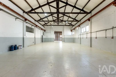 Loja para Venda em Casal de Cambra