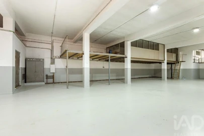 Loja para Venda em Casal de Cambra