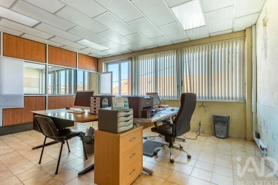 Loja para Venda em Casal de Cambra