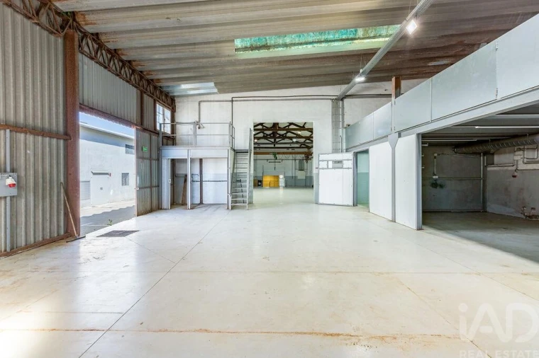 Loja para Venda em Casal de Cambra Foto 13