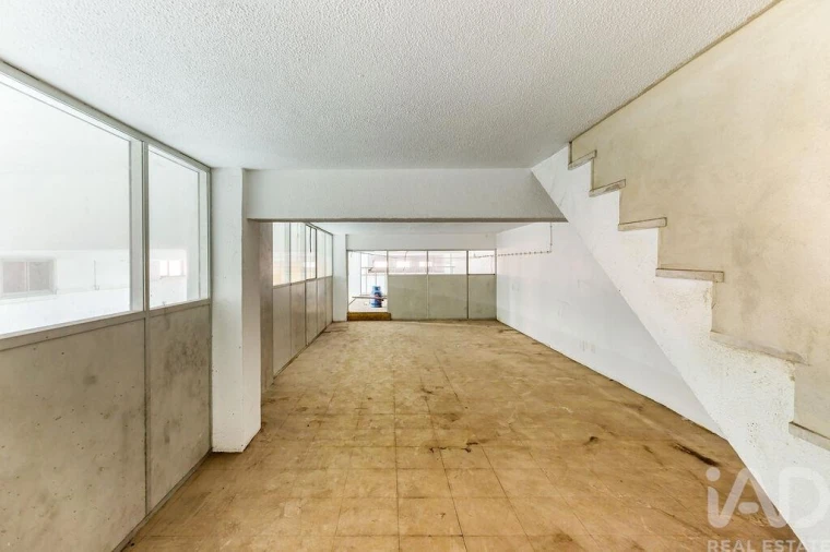 Loja para Venda em Casal de Cambra Foto 7