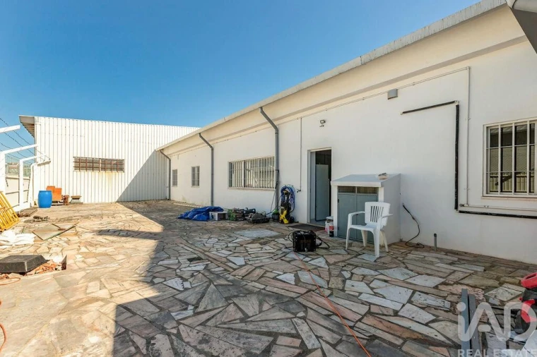 Loja para Venda em Casal de Cambra Foto 24