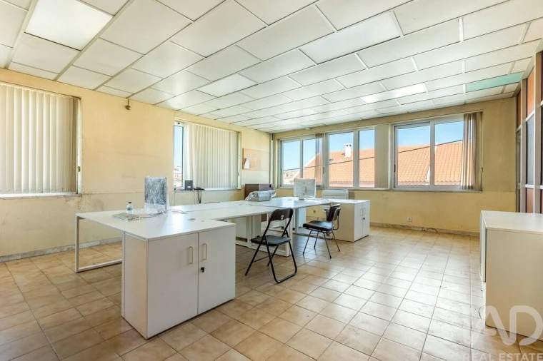 Loja para Venda em Casal de Cambra Foto 19