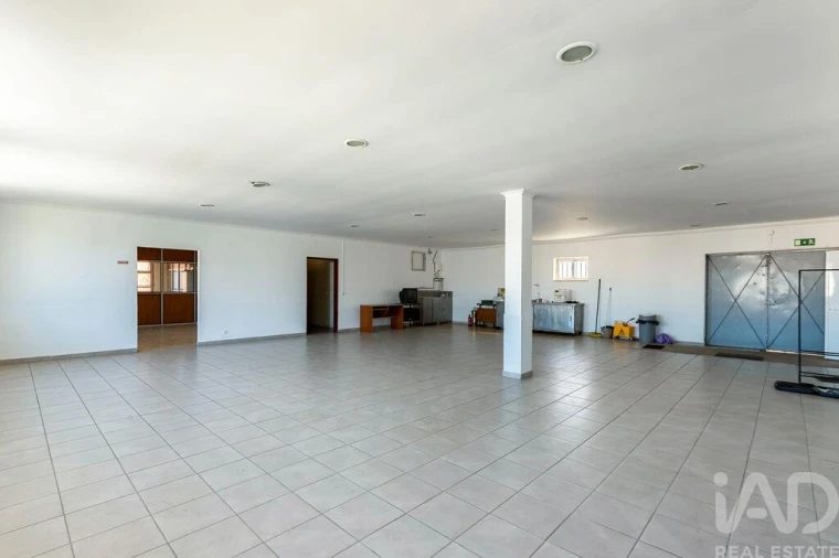 Loja para Venda em Casal de Cambra Foto 14