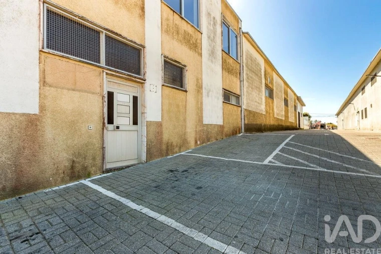 Loja para Venda em Casal de Cambra Foto 23