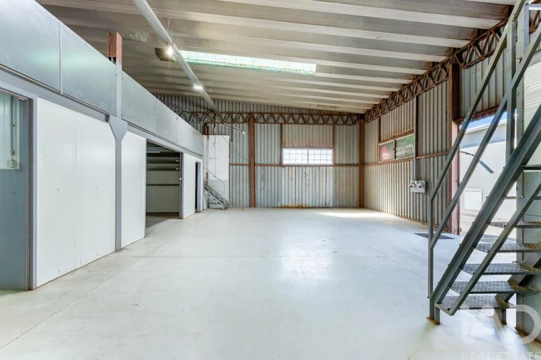 Loja para Venda em Casal de Cambra Foto 12