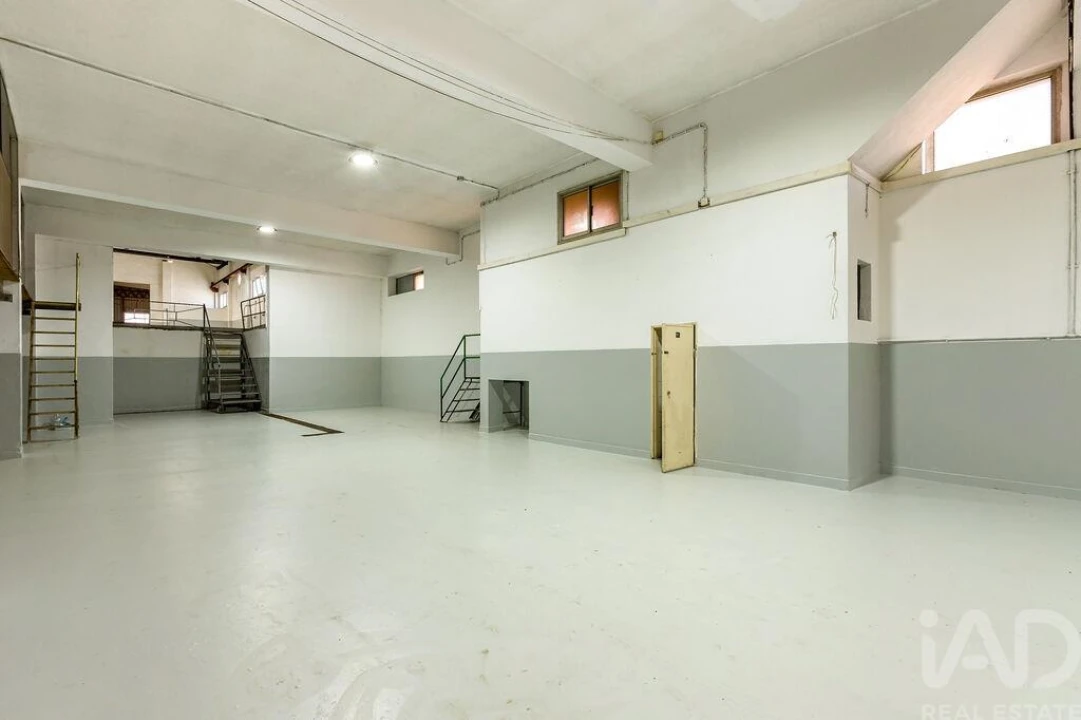 Loja para Venda em Casal de Cambra Foto 4