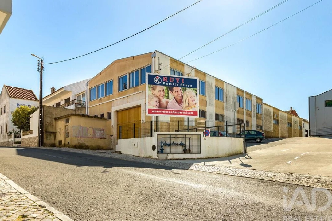 Loja para Venda em Casal de Cambra Foto 1