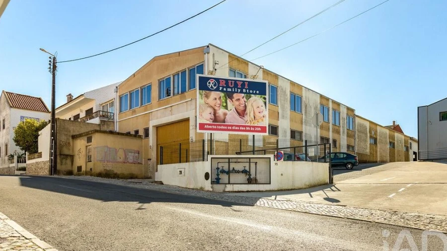 Loja para Venda em Casal de Cambra