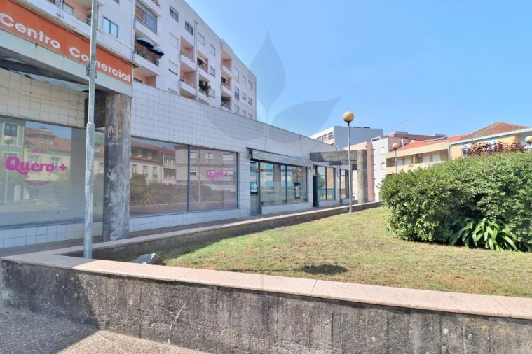 Loja para Arrendamento em Braga (Maximinos, Sé e Cividade) Foto 11