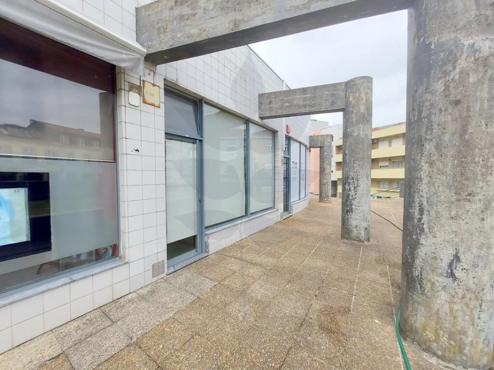 Loja para Arrendamento em Braga (Maximinos, Sé e Cividade) Foto 17
