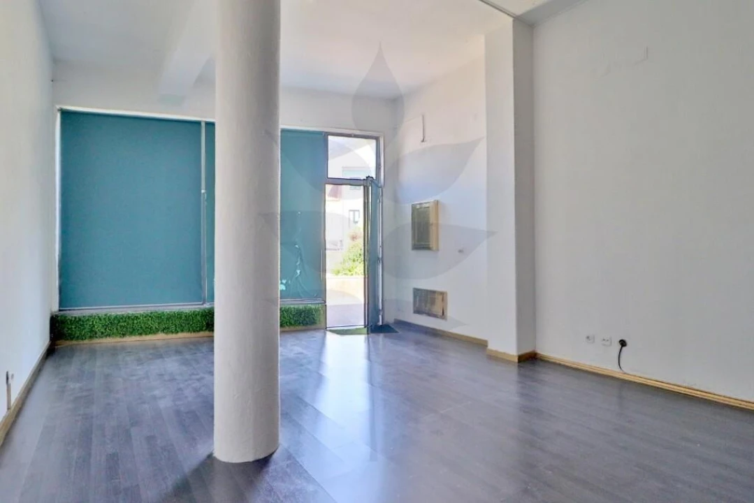 Loja para Arrendamento em Braga (Maximinos, Sé e Cividade) Foto 14