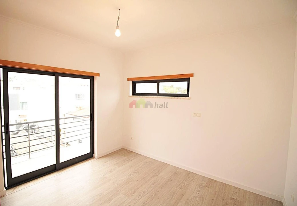 Moradia T5 para Venda em Laranjeiro e Feijó Foto 18