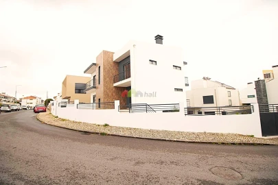 Moradia T5 para Venda em Laranjeiro e Feijó