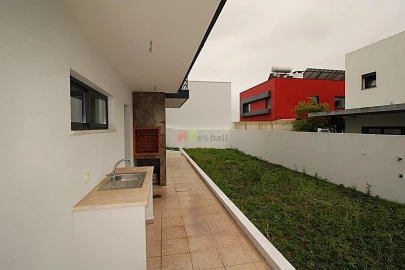Moradia T5 para Venda em Laranjeiro e Feijó