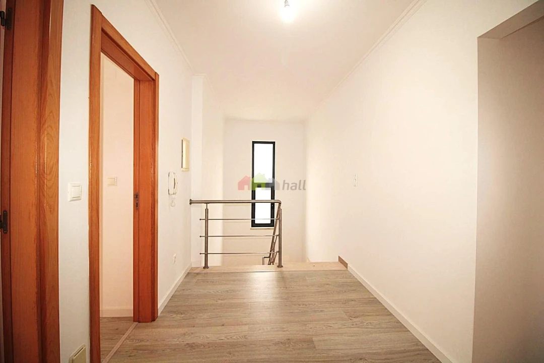 Moradia T5 para Venda em Laranjeiro e Feijó Foto 31