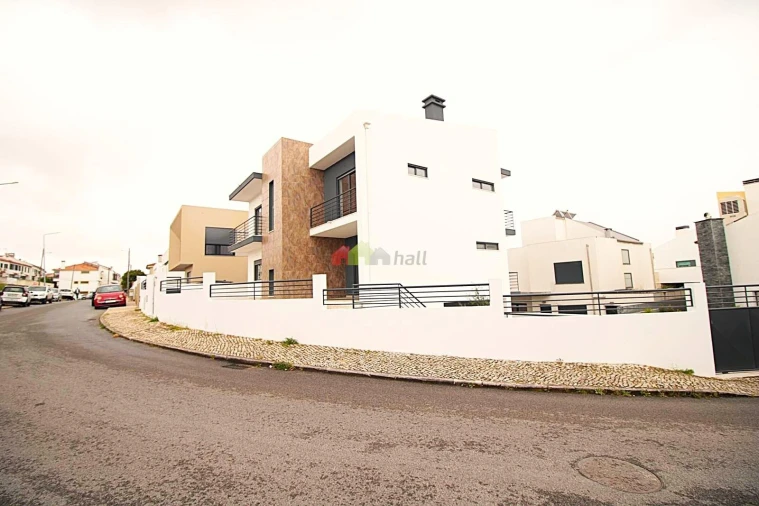 Moradia T5 para Venda em Laranjeiro e Feijó Foto 2
