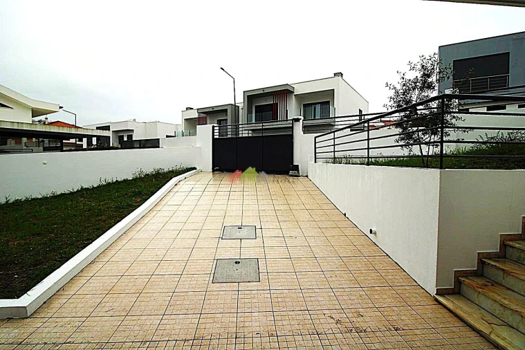 Moradia T5 para Venda em Laranjeiro e Feijó Foto 33